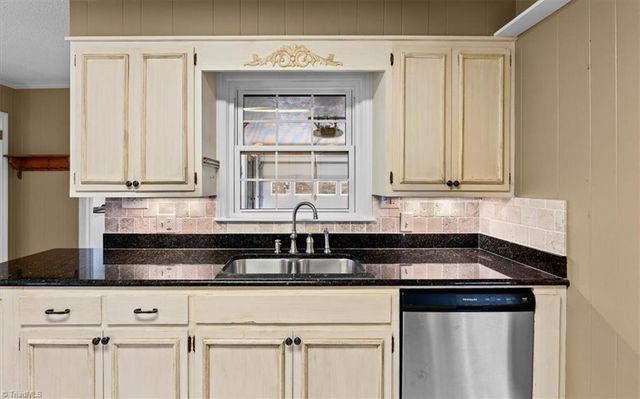 220 Cedarwood Drive, Jamestown, NC 27282