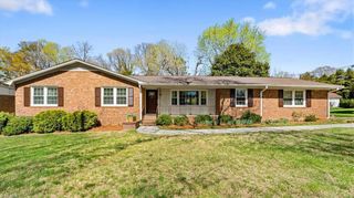 220 Cedarwood Drive, Jamestown, NC 27282