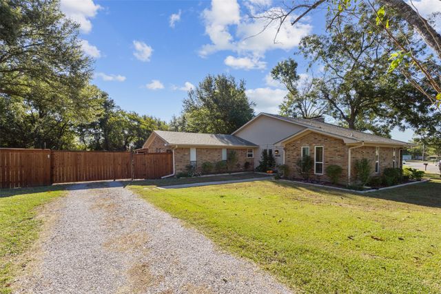 3233 Ellen Drive, Commerce, TX 75428