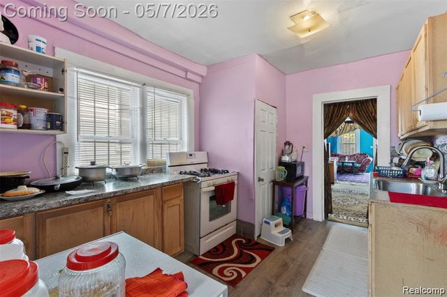 5151 Yemans Street, Hamtramck, MI 48212