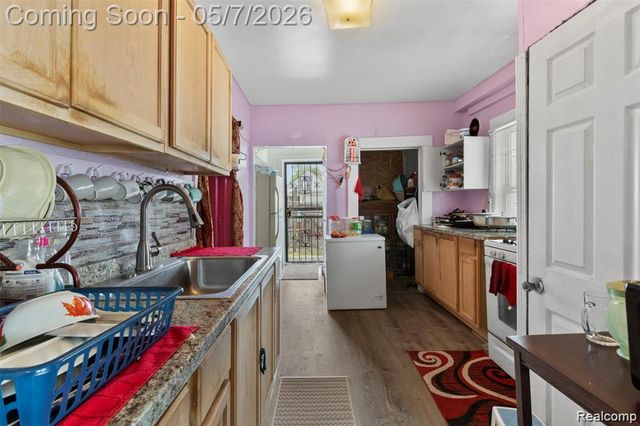 5151 Yemans Street, Hamtramck, MI 48212
