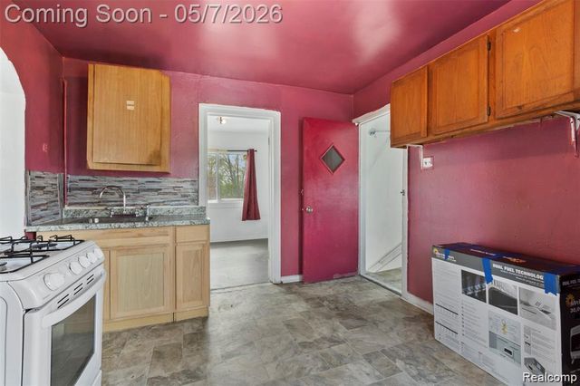5151 Yemans Street, Hamtramck, MI 48212