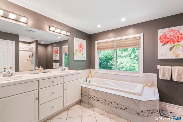 151 Lantern Park Lane South, Southbury, CT 06488