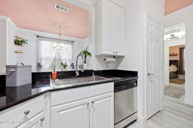 8539 GATE Parkway W 629, Jacksonville, FL 32216