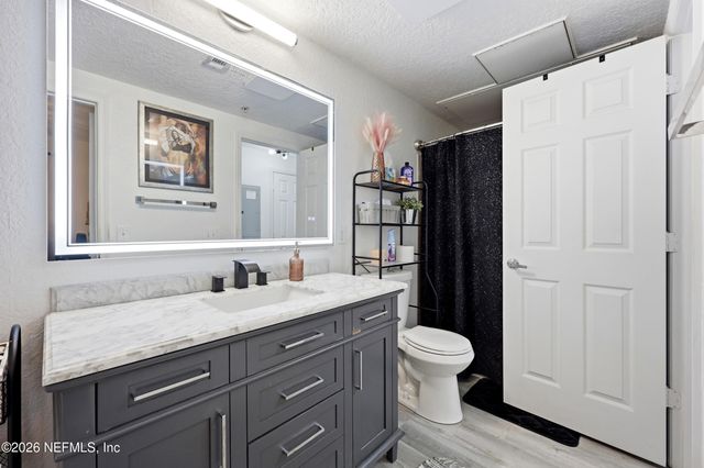 8539 GATE Parkway W 629, Jacksonville, FL 32216