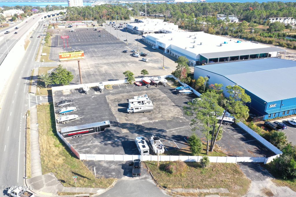 Image 7 of property listing at 7413 Front Beach Road, Panama City Beach, FL 32407