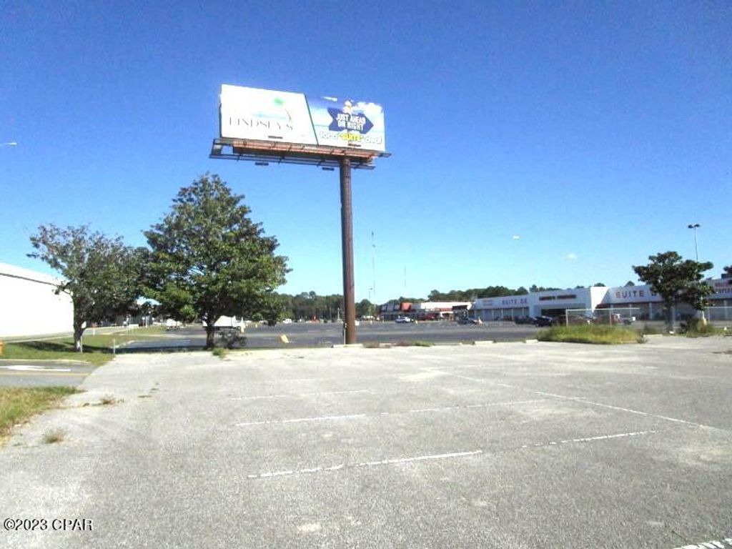 Image 9 of property listing at 7413 Front Beach Road, Panama City Beach, FL 32407
