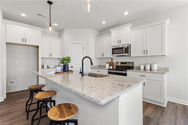 12 Mulligan LN, Suffolk, VA 23434