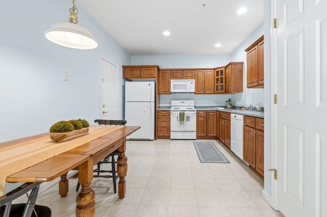 34 Mammoth Rd Unit 25, Hooksett, NH 03106