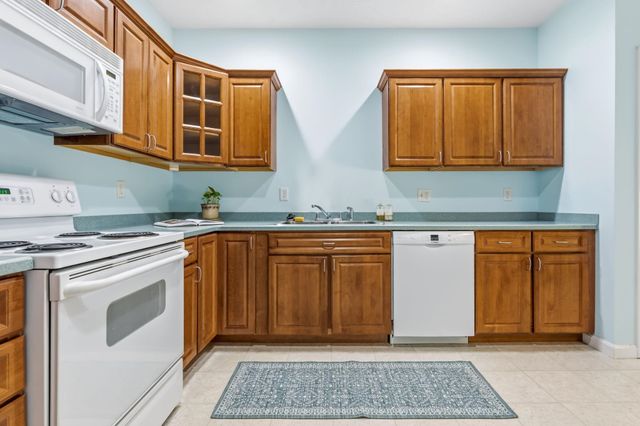 34 Mammoth Rd Unit 25, Hooksett, NH 03106
