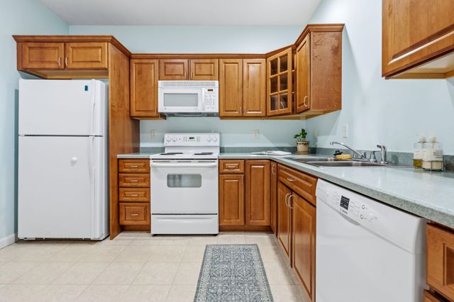 34 Mammoth Rd Unit 25, Hooksett, NH 03106