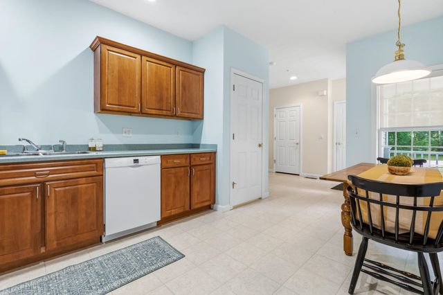 34 Mammoth Rd Unit 25, Hooksett, NH 03106