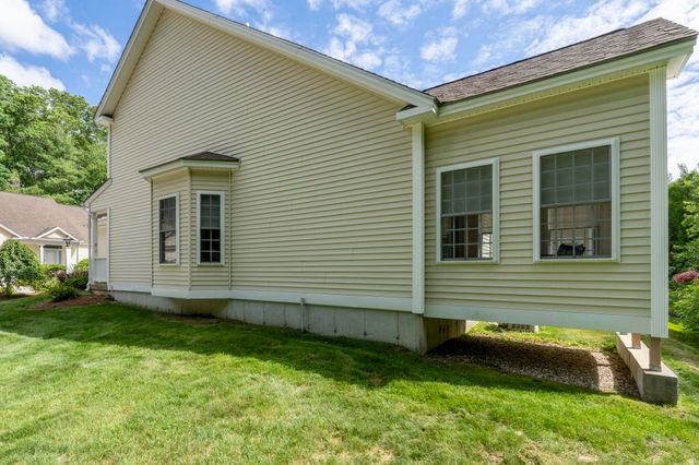 34 Mammoth Rd Unit 25, Hooksett, NH 03106