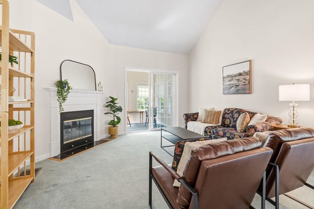 34 Mammoth Rd Unit 25, Hooksett, NH 03106