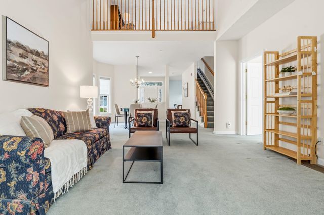 34 Mammoth Rd Unit 25, Hooksett, NH 03106