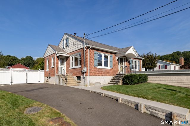 27 Kodak Street, Waterbury, CT 06704
