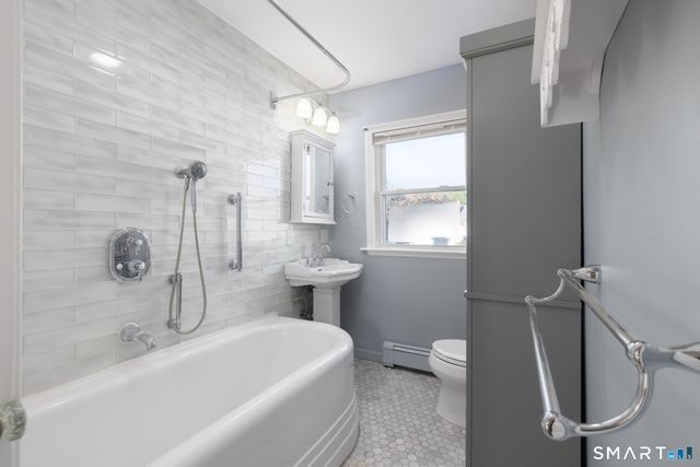 27 Kodak Street, Waterbury, CT 06704