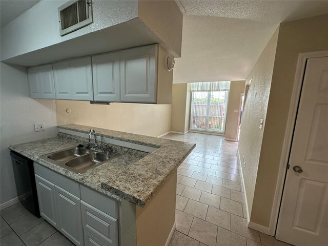 16120 Stuebner Airline Road 202, Spring, TX 77379