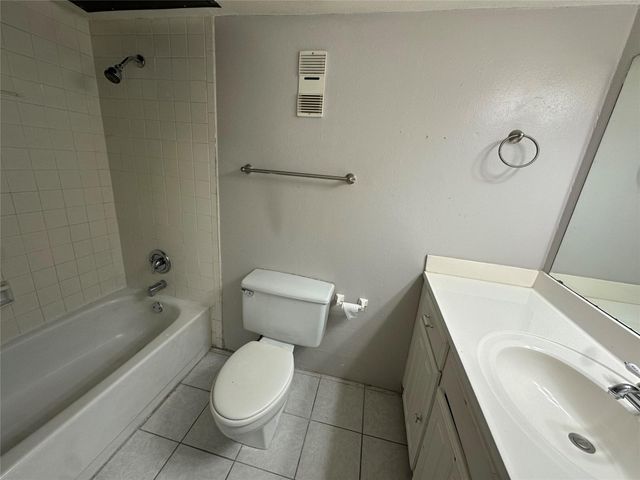 16120 Stuebner Airline Road 202, Spring, TX 77379