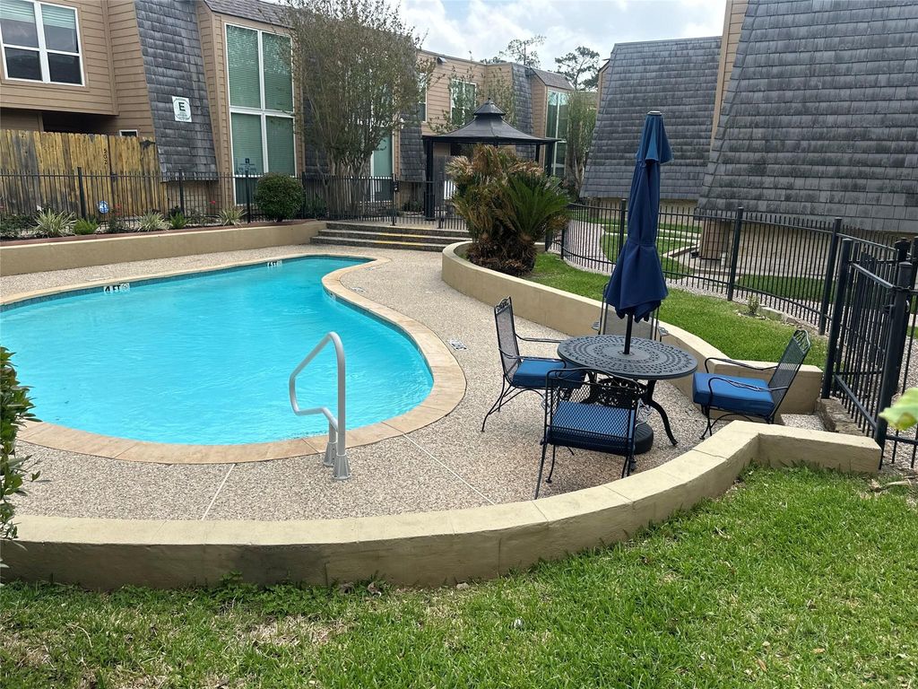 16120 Stuebner Airline Road 202, Spring, TX 77379