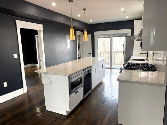 567 Park St 3, Boston, MA 02124