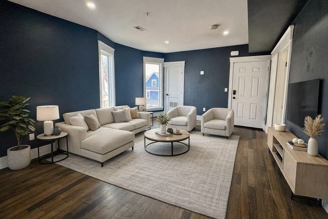 567 Park St 3, Boston, MA 02124