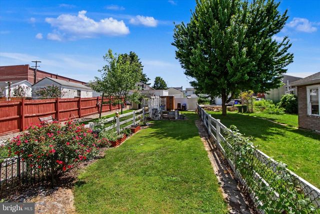 60 E MAPLE ST, Dallastown, PA 17313