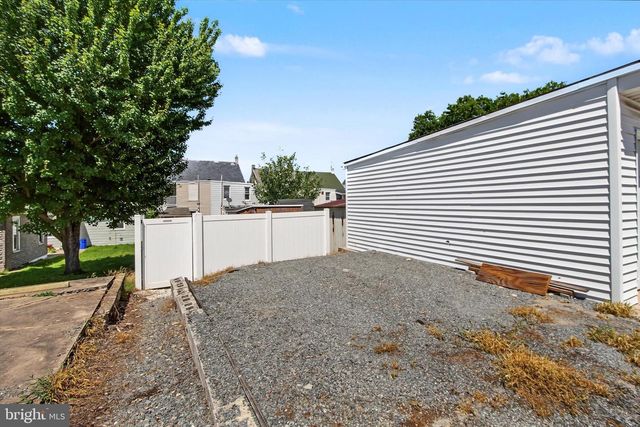 60 E MAPLE ST, Dallastown, PA 17313