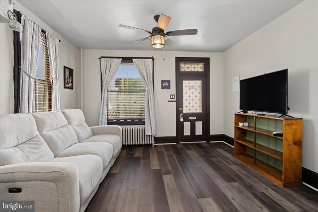 60 E MAPLE ST, Dallastown, PA 17313