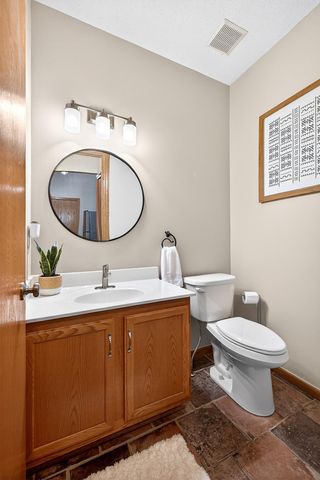 17975 Cobblestone Way, Eden Prairie, MN 55347