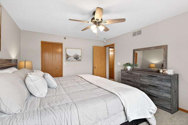 17975 Cobblestone Way, Eden Prairie, MN 55347