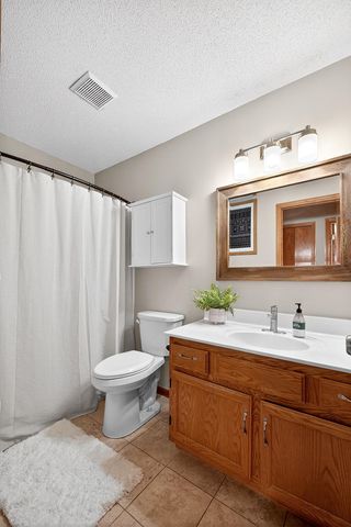 17975 Cobblestone Way, Eden Prairie, MN 55347