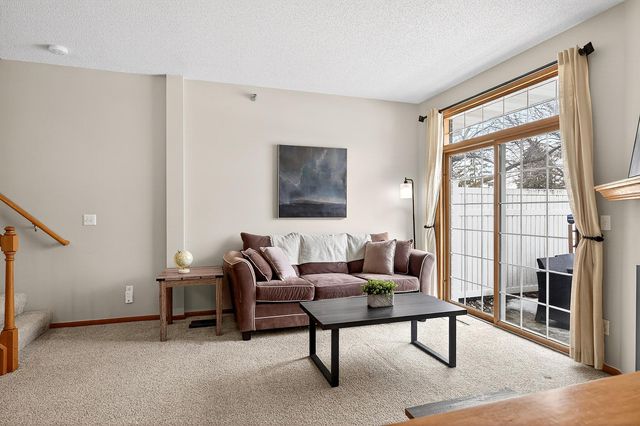 17975 Cobblestone Way, Eden Prairie, MN 55347