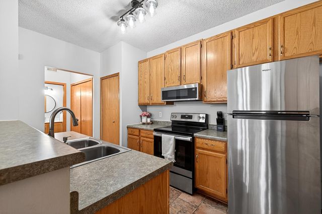 17975 Cobblestone Way, Eden Prairie, MN 55347