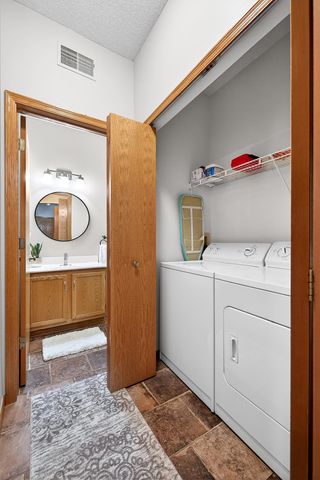 17975 Cobblestone Way, Eden Prairie, MN 55347