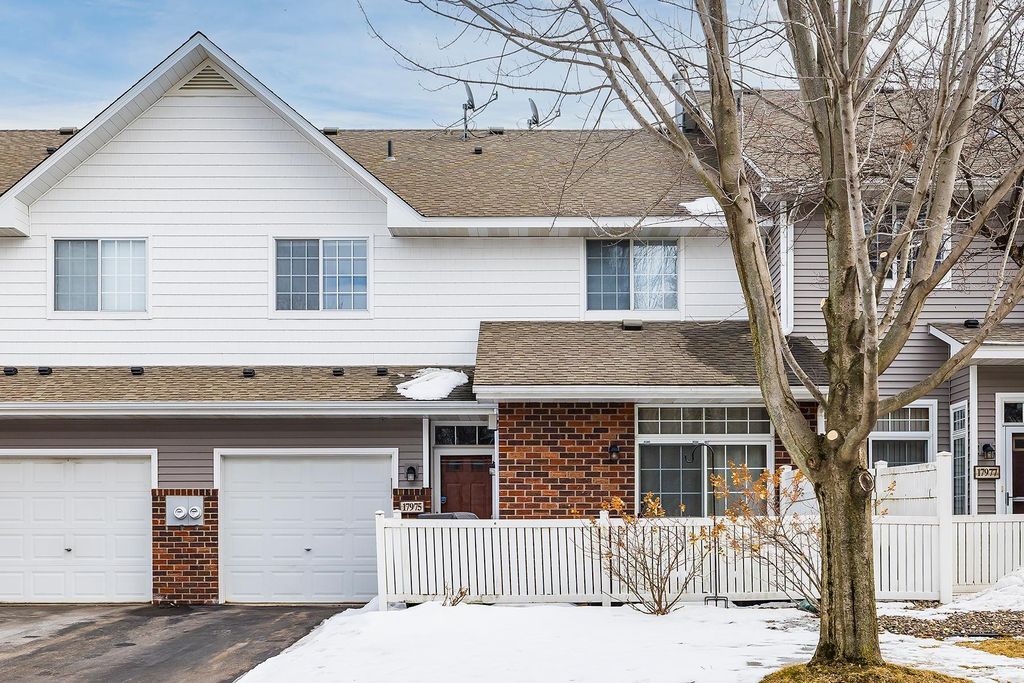 17975 Cobblestone Way, Eden Prairie, MN 55347