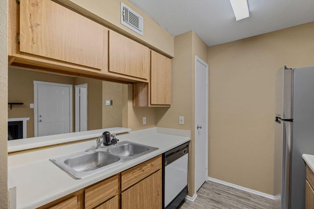 18515 Egret Bay Boulevard 1208, Webster, TX 77058