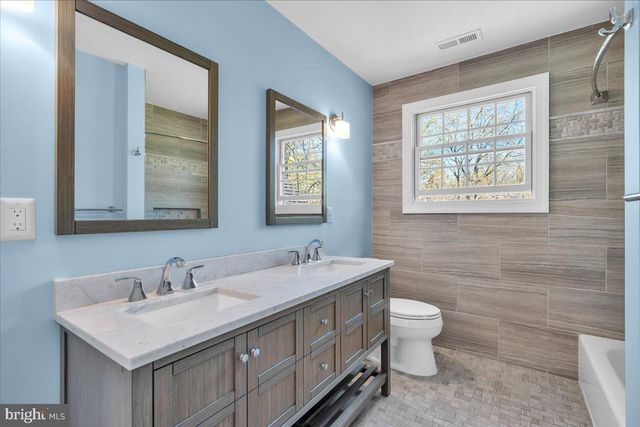 5 HAMILTON CT, Southampton, NJ 08088