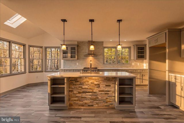 5 HAMILTON CT, Southampton, NJ 08088