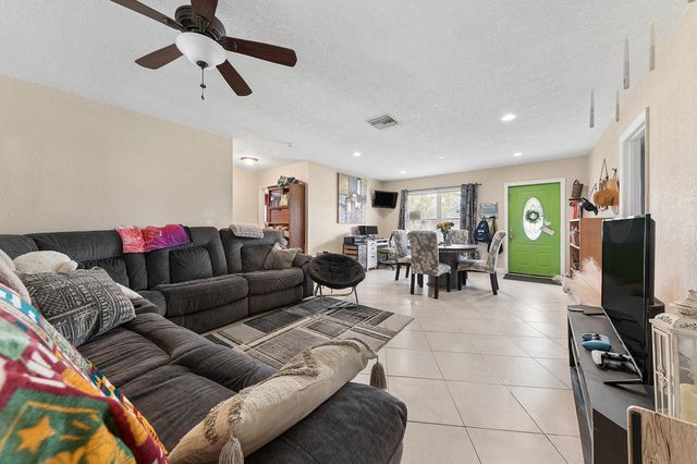 415 SW 7th Court, Boynton Beach, FL 33435