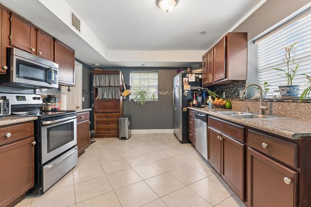 415 SW 7th Court, Boynton Beach, FL 33435