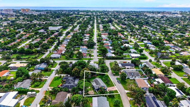 415 SW 7th Court, Boynton Beach, FL 33435