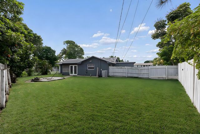 415 SW 7th Court, Boynton Beach, FL 33435