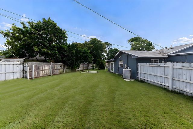 415 SW 7th Court, Boynton Beach, FL 33435