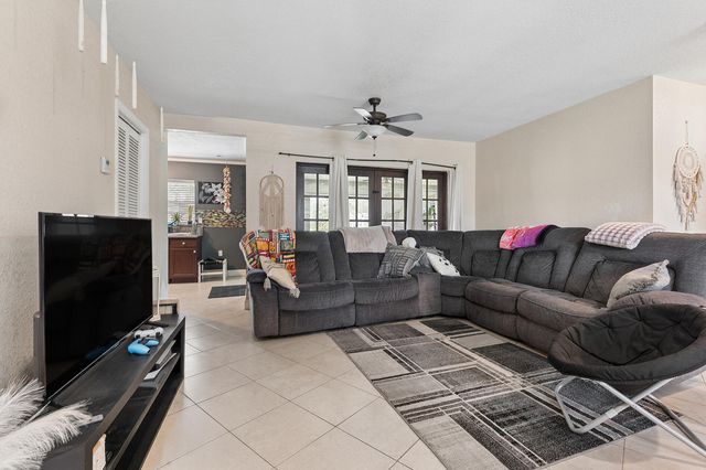 415 SW 7th Court, Boynton Beach, FL 33435