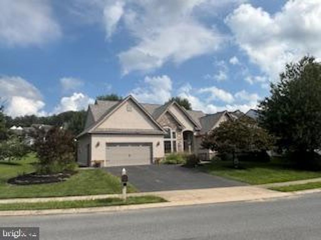 667 GOLDEN EAGLE WAY, Lancaster, PA 17601