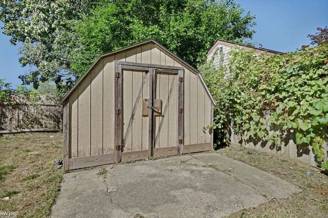 1399 Wells Street, Burton, MI 48529