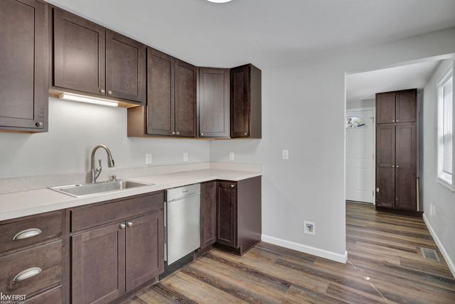 1399 Wells Street, Burton, MI 48529