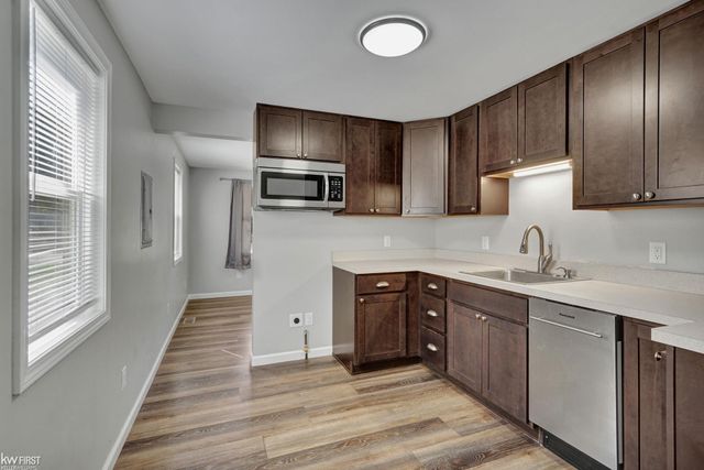 1399 Wells Street, Burton, MI 48529