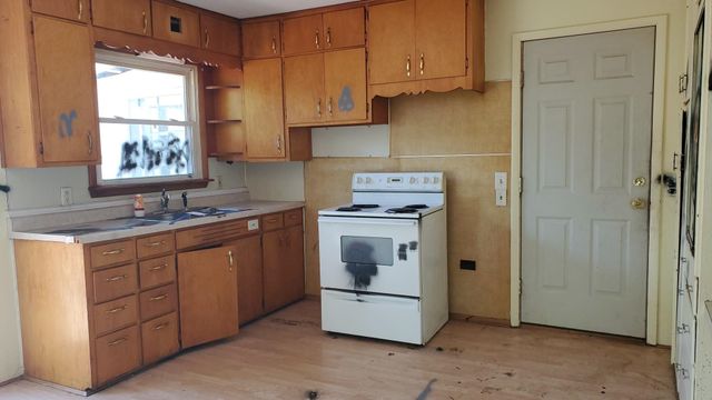 318 N Stewart Avenue, Fremont Twp, MI 49412